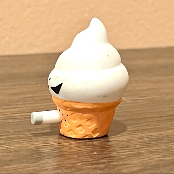 RARE🎉 - KidRobot ice cream cigarette collectible figure - Picture 5 of 11
